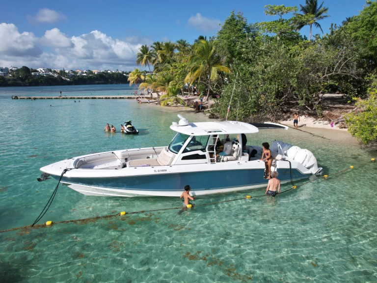 Boat rental Boston Whaler Boston Whaler 380 Outrage in Pointe-à-Pitre on Samboat