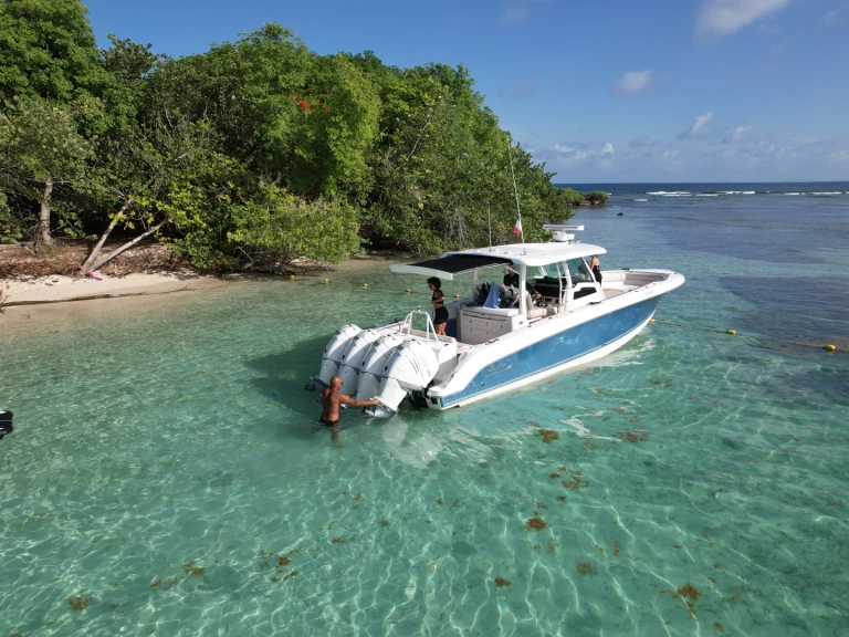Boston Whaler Boston Whaler 380 Outrage charter bareboat or captained in  Pointe-à-Pitre
