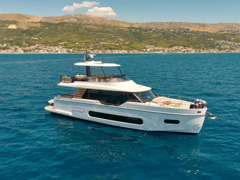 Luxury Yacht rental with or without captain Azimut Podstrana