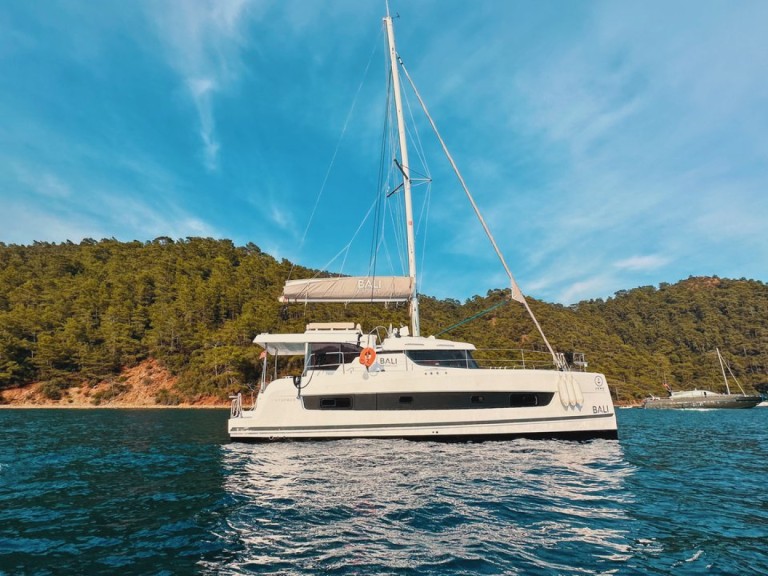 Yacht charter Göcek cheap Bali Catspace Voile