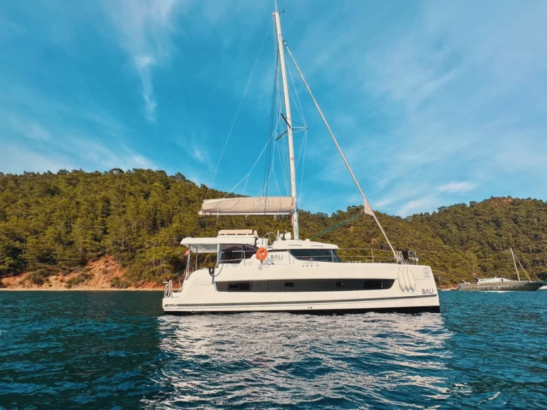 Yacht charter Göcek cheap Bali Catspace Voile