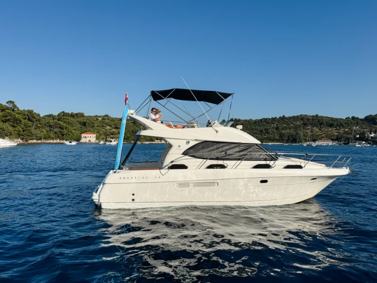 Jeanneau Prestige 36 Fly in Dubrovnik on SamBoat