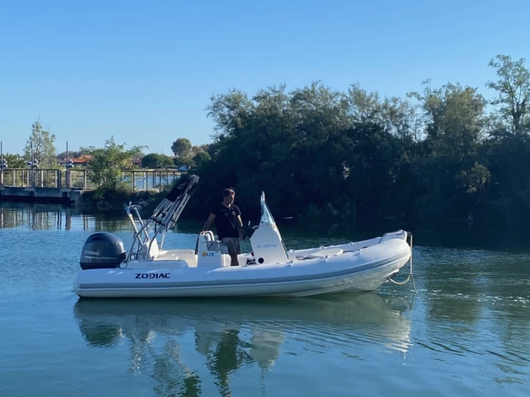 Boat rental Zodiac Medline 5.8 in Arcachon on Samboat