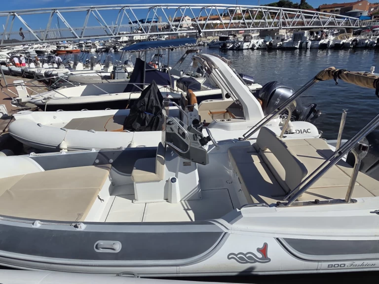 MV Marine 800 in Saint-Florent on SamBoat