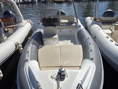 Rent a MV Marine 800 Saint-Florent