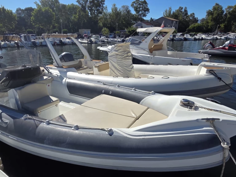 Yacht charter Saint-Florent cheap 800