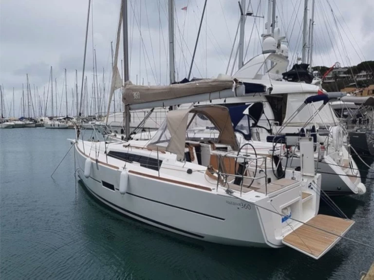 Sailboat rental in Sant Antoni de Portmany - Dufour Dufour 360 Grand Large