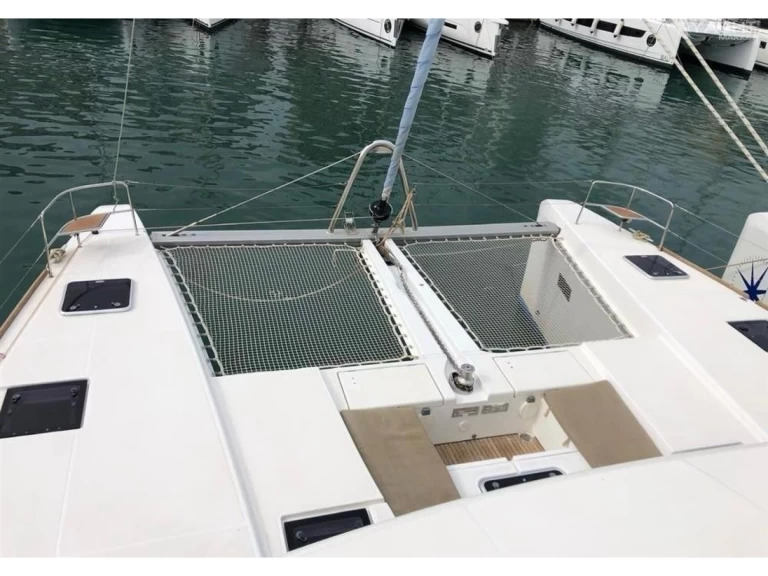 Boat rental Lagoon Lagoon 52 F in Sant Antoni de Portmany on Samboat