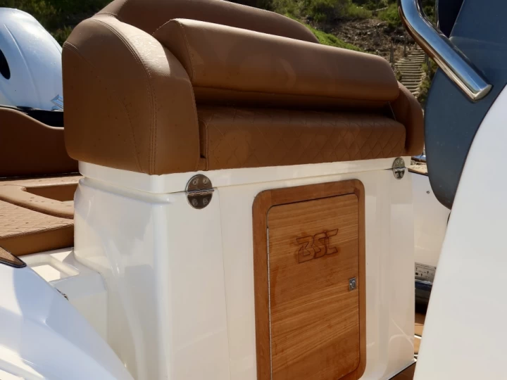 Yacht charter Hyères cheap Bsc 70 élégance