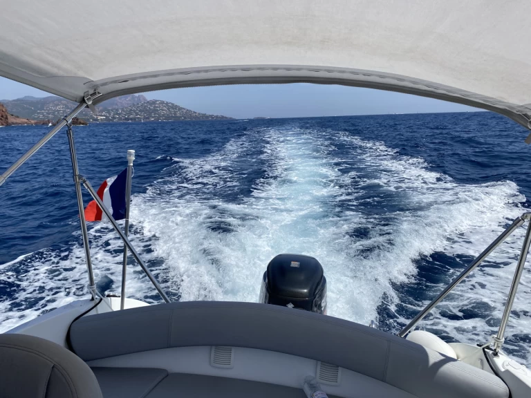 Bénéteau Flyer 650 Sun Deck in Mandelieu-la-Napoule on SamBoat