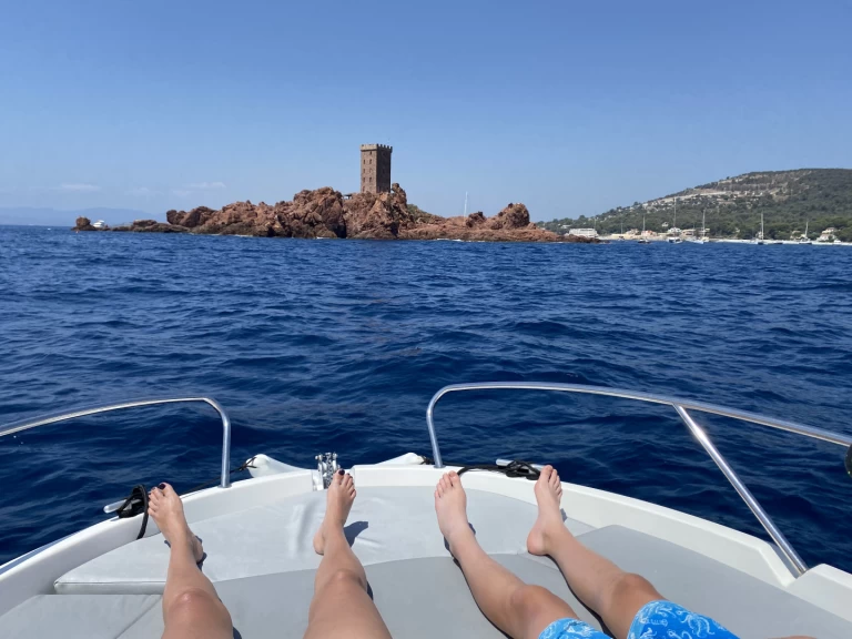 Rent a Bénéteau Flyer 650 Sun Deck Mandelieu-la-Napoule