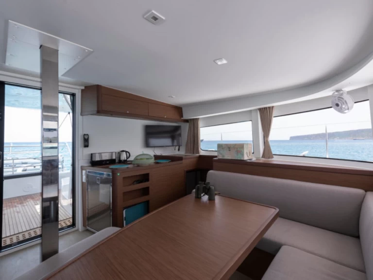 Boat rental Lagoon Lagoon 42 in Sant Antoni de Portmany on Samboat