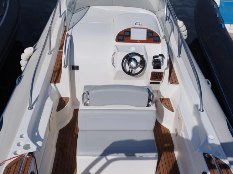 Rent a Capelli Tempest 900 WA Porto-Vecchio