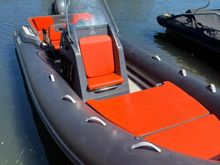 RIB rental with or without captain Zodiac Les Sables-d'Olonne