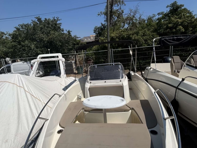 Boat rental Quicksilver Activ 555 Open in Marseille on Samboat