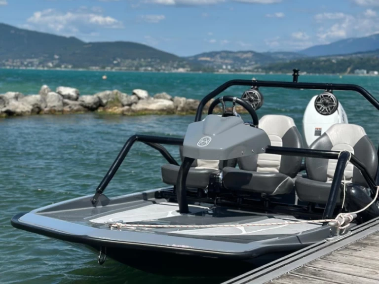 Bareboat Rental Motorboat AWASH with a boat licence
