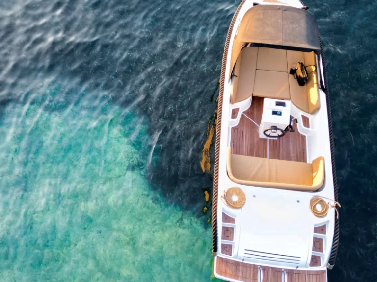 Yacht charter Mandelieu-la-Napoule cheap 555 tenders