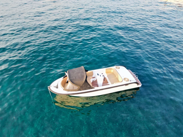 Bareboat Rental Motorboat BRB with a boat licence