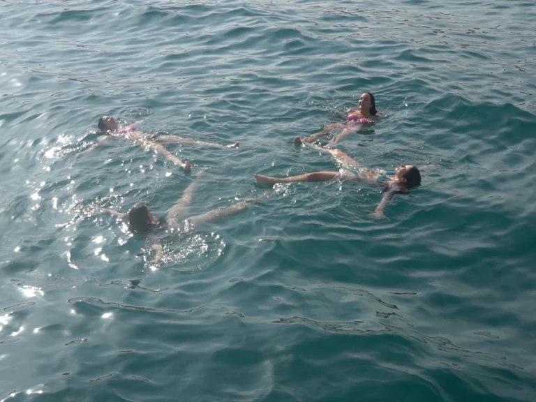 Sailboat for rent Badalona at the best price