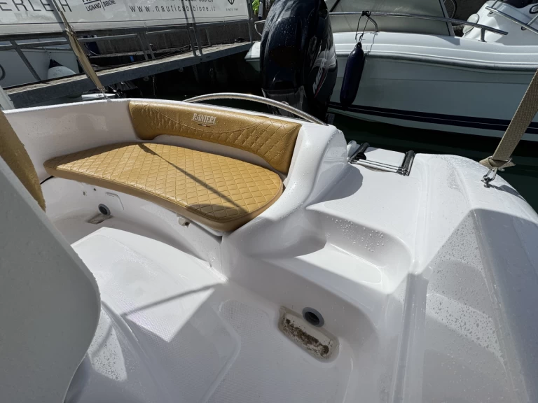 Bareboat Rental Motorboat Ranieri with a boat licence