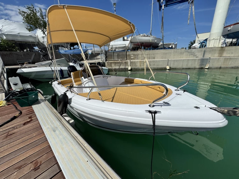 Rent a Ranieri Shark 17 Lignano Riviera