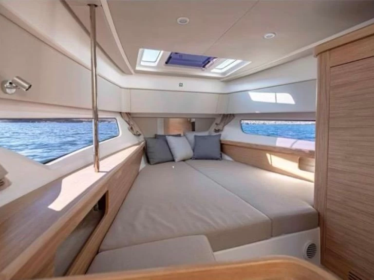 Motorboat rental with or without captain Nimbus Ajaccio