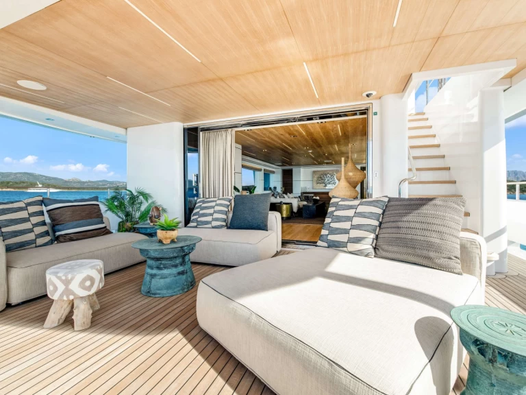 Bareboat Rental Luxury Yacht Cantiere delle Marche with a boat licence