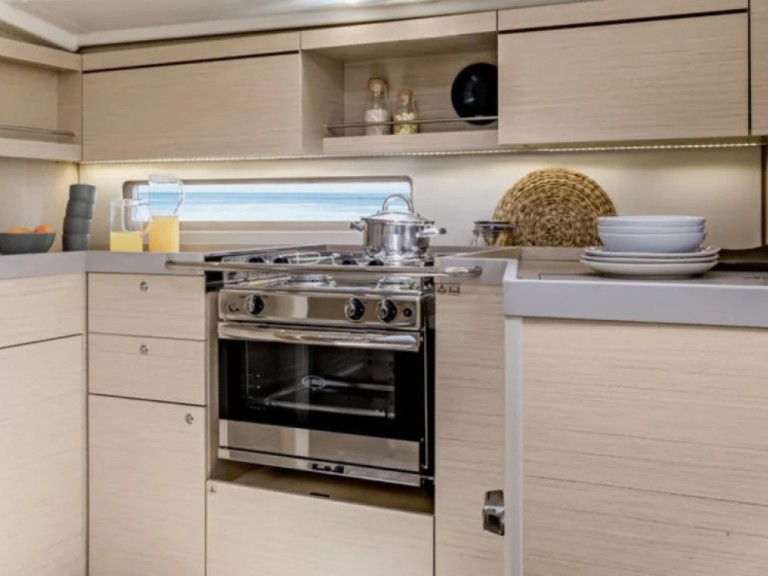 Sailboat rental with or without captain Bénéteau Le Marin