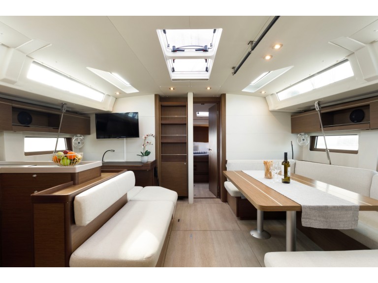 Bénéteau Oceanis 51.1 / owner's version in Rhodes (City) on SamBoat