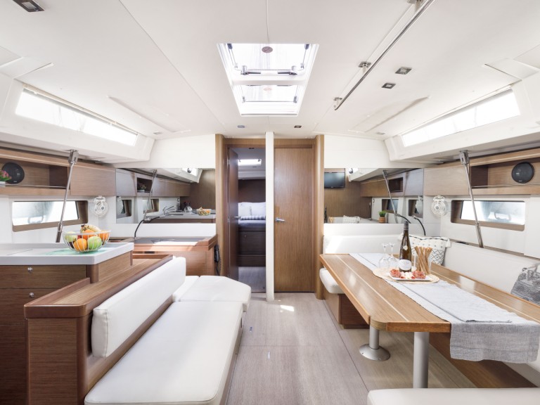 Bénéteau Oceanis 51.1 in Kos on SamBoat