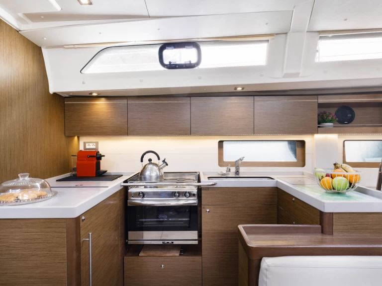 Rent a Bénéteau Oceanis 51.1 Kos
