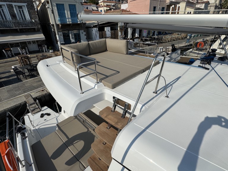 Boat rental Aventura Aventura 37 in Alimos on Samboat