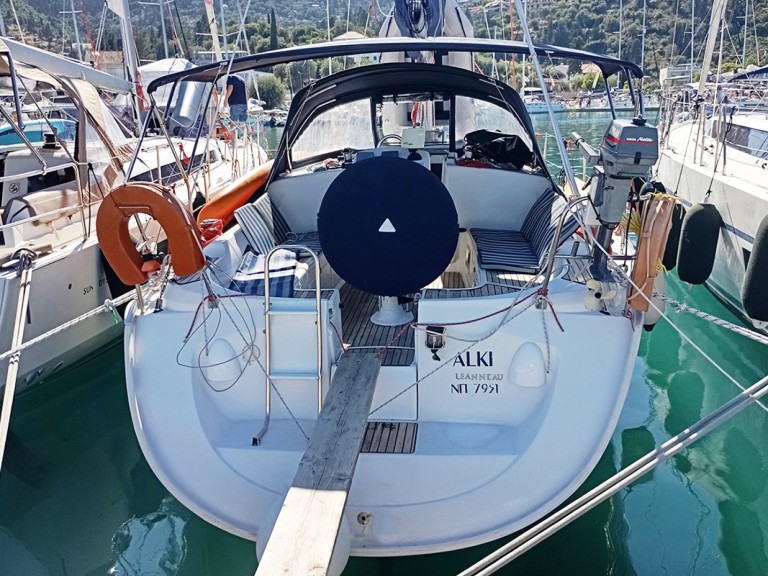 Sailboat for rent Nikiána at the best price