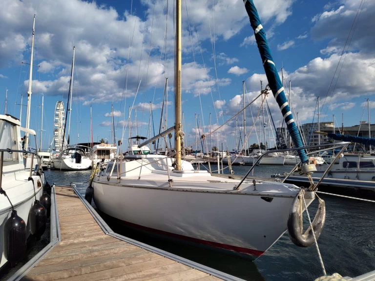 Jeanneau Sangria charter bareboat or captained in  Le Barcarès