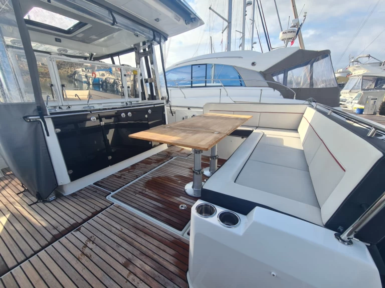 Motorboat rental in Les Sables-d'Olonne - Jeanneau Cap Camarat 12.50