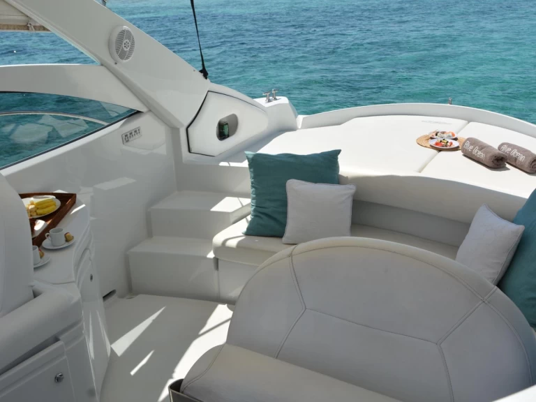 Motorboat rental in Ibiza Town - Pershing Pershing 37
