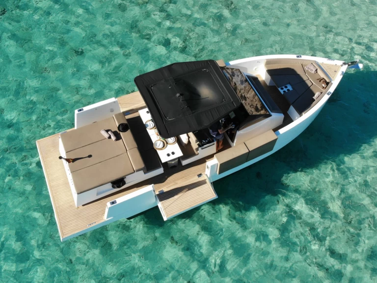 Bareboat Rental Motorboat De Antonio with a boat licence