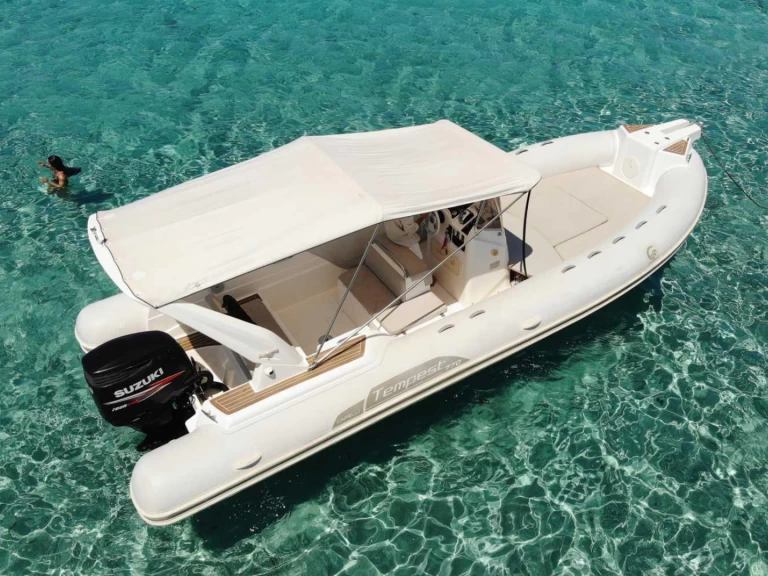 Bareboat Rental Motorboat Capelli with a boat licence