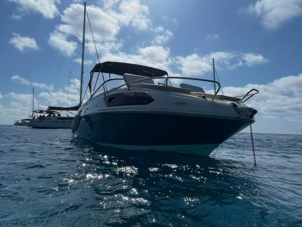 Motorboat rental with or without captain Bayliner Palma de Mallorca