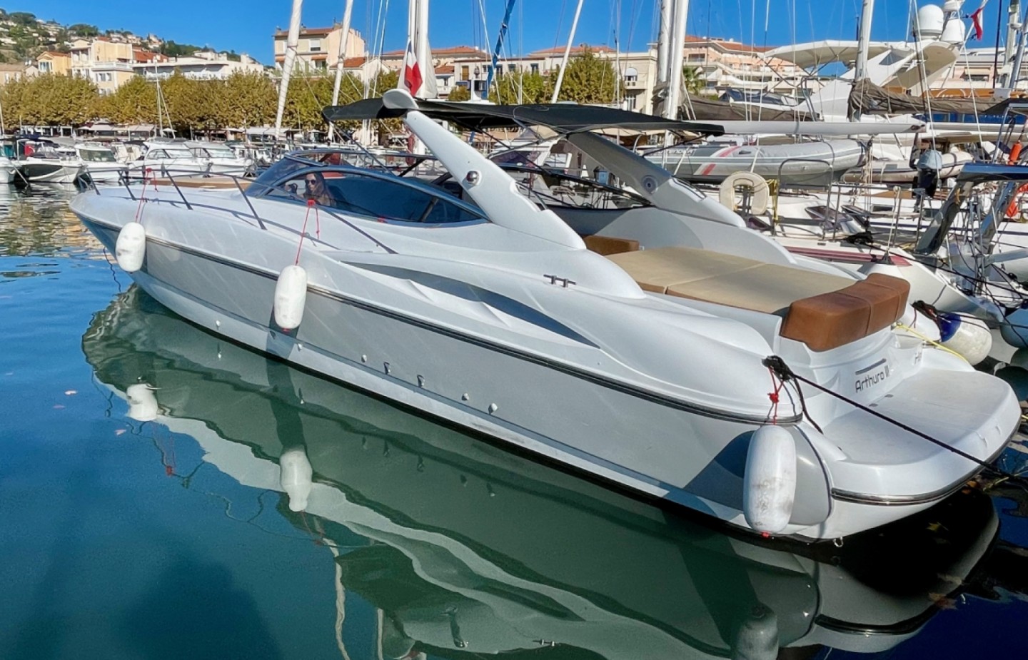 Rent a Motorboat Sunseeker Superhawk 48 in Golfe-Juan (Cardaci