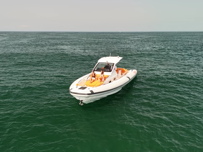 Rent a Pirelli 42 EFB Naples