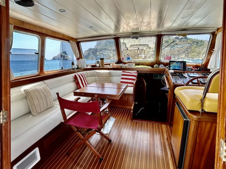 Bareboat Rental Motorboat Menorquin-Yachts with a boat licence