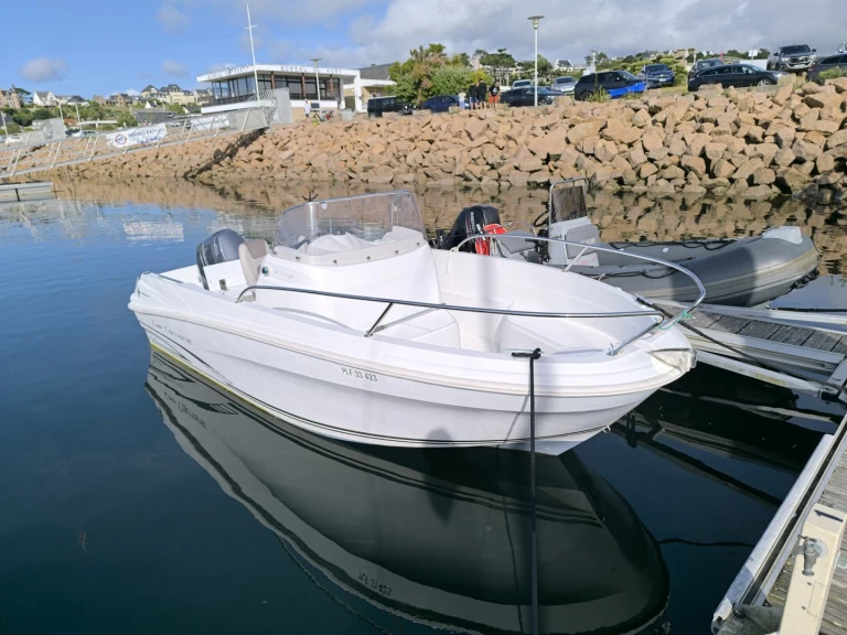 Jeanneau Cap Camarat 5.5 CC Style charter bareboat or captained in  Trébeurden