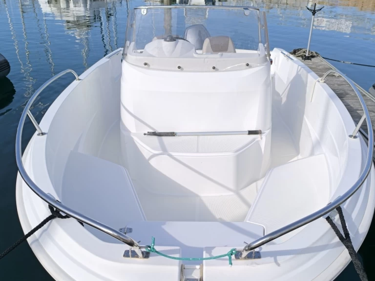 Jeanneau Cap Camarat 5.5 CC Style in Trébeurden on SamBoat
