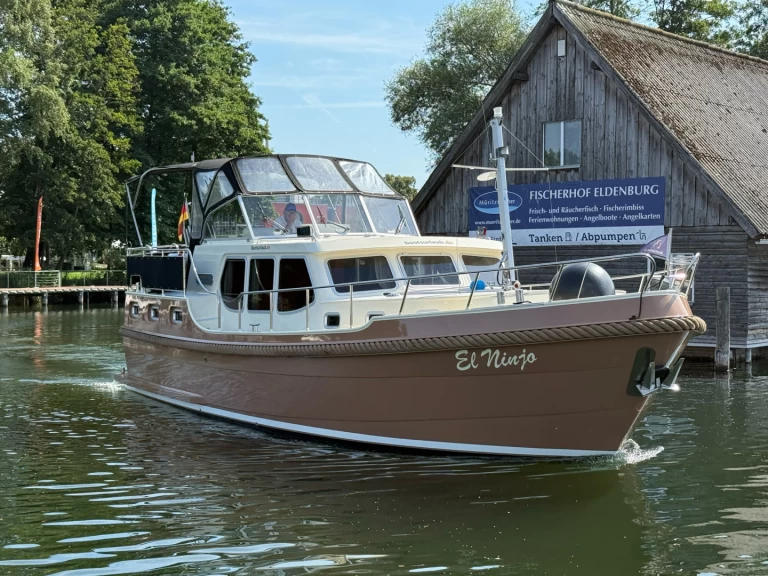 Houseboat for rent Waren (Müritz) at the best price