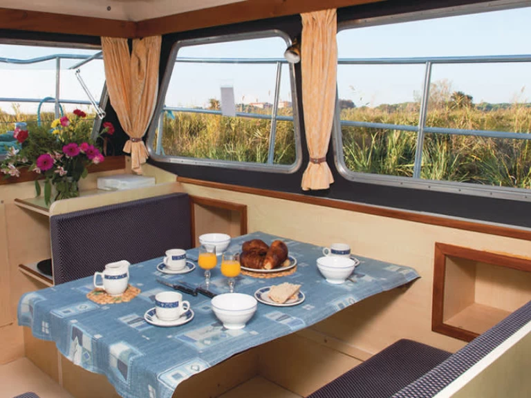 Motorboat for rent Portiragnes at the best price