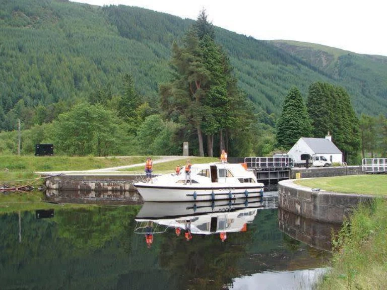 Motorboat for rent Spean Bridge at the best price