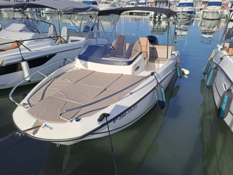 Rent a Quicksilver Activ 605 Sundeck Cambrils