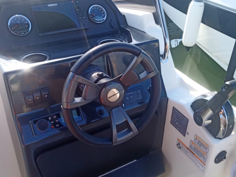 Boat rental Quicksilver Activ 605 Sundeck in Cambrils on Samboat