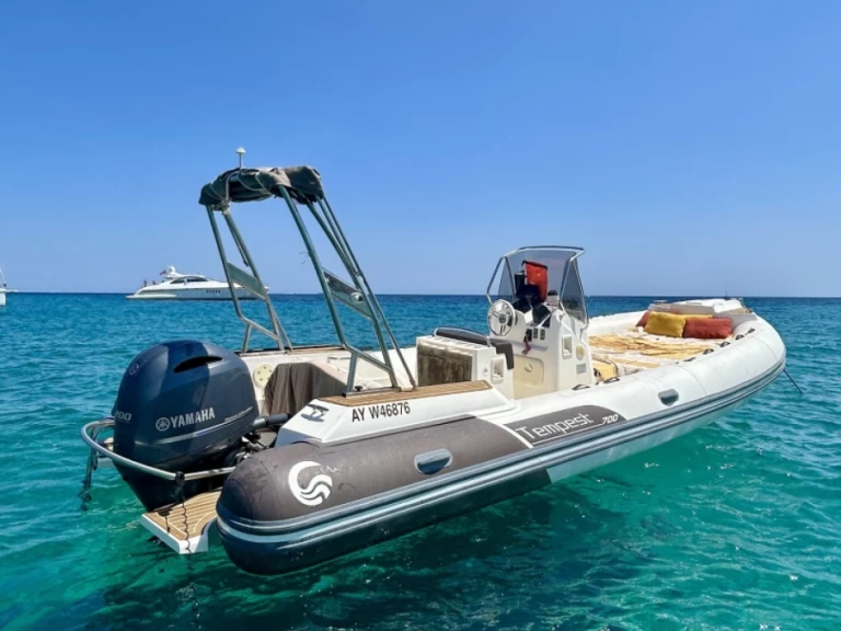RIB rental in Port Cogolin - Capelli Tempest 700